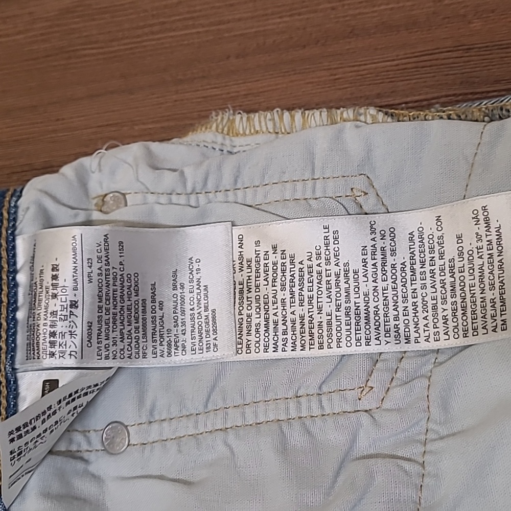 Levi's Women's Classic Blue Jean Shorts used good‎ condition. - Picture 14 of 15